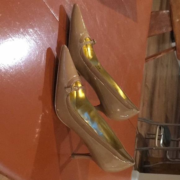 Charles David Kitten Heel Pump - Picture 6 of 8